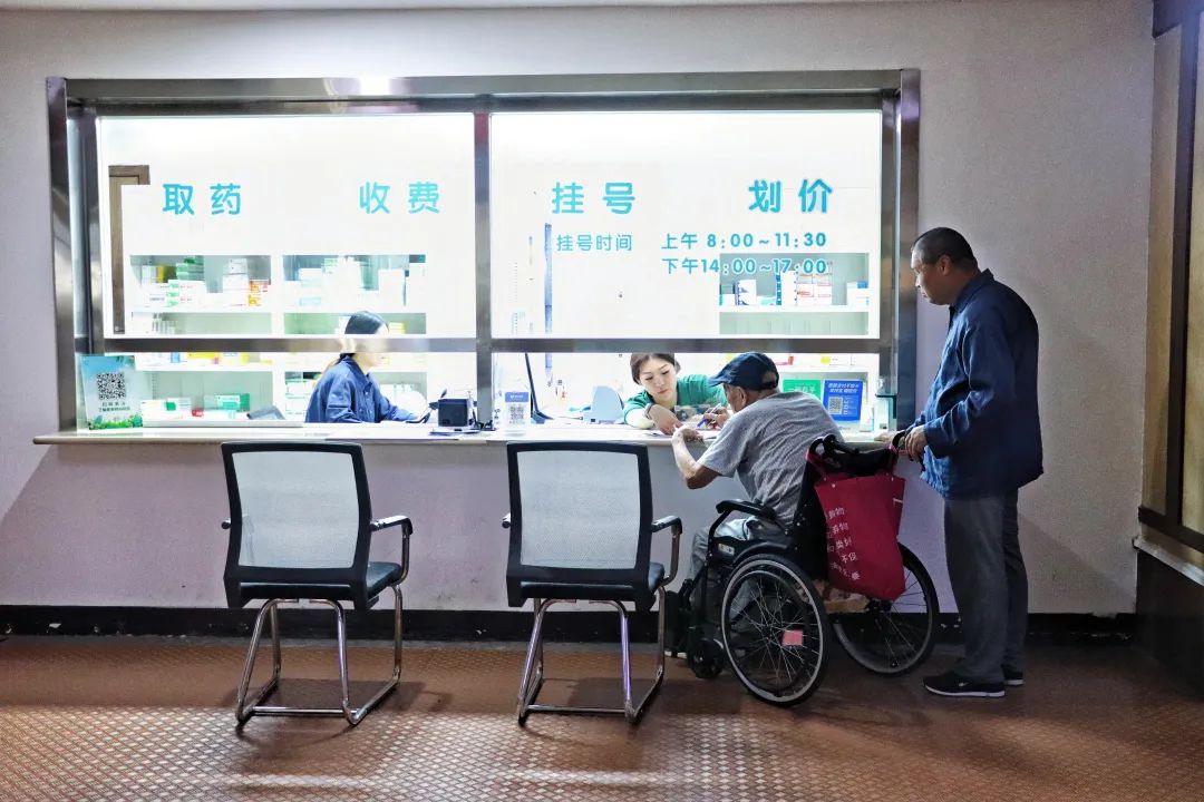 北京市四季青敬老院交出为老服务新答卷龙8手机登录入口幸福写在他们脸上——(图2)