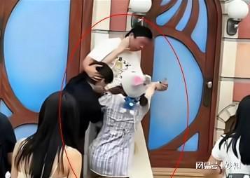 者爆细节原因披露警方通报来了上海迪士尼情侣打架后续：目击(图15)