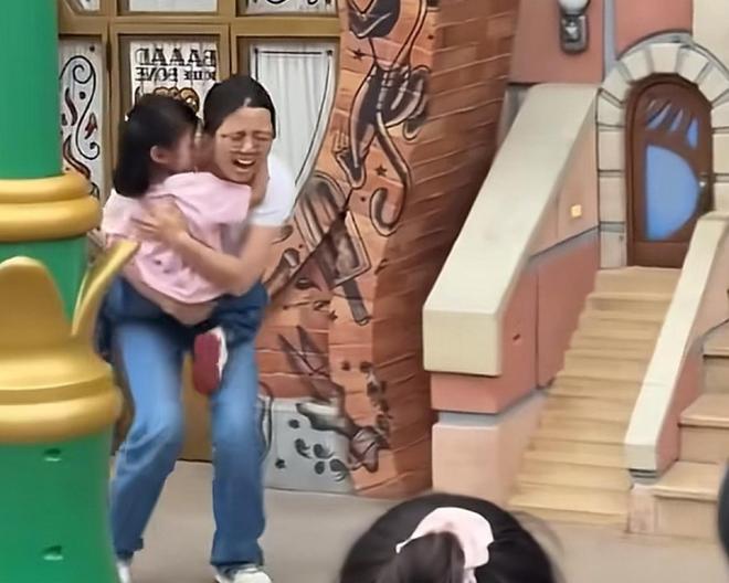 ！兔帽女是否打小孩成最大争议迪士尼情侣现身医院伤势成疑(图8)